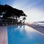 La De La Pinede Hotel