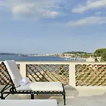 La De La Pinede Hotel