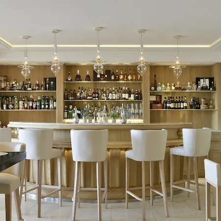 Ξενοδοχείο La De La Pinede