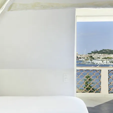 La De La Pinede Ξενοδοχείο 5*