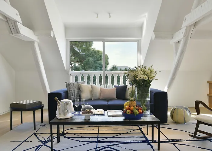 La De La Pinede سان تروبيه