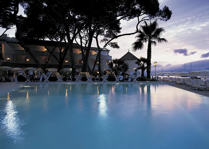 فندق La De La Pinede 5*