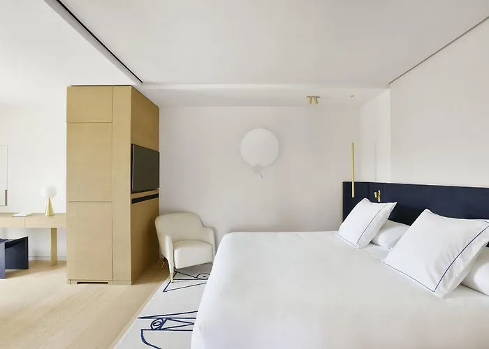 Hotel La De La Pinede