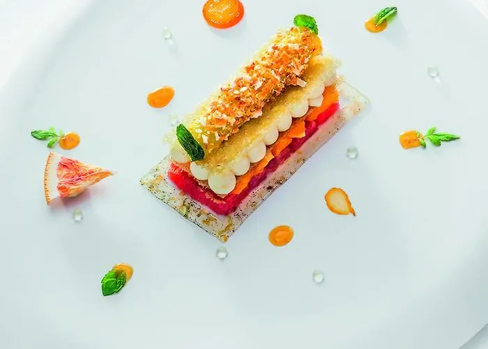 Hotel La De La Pinede 5*