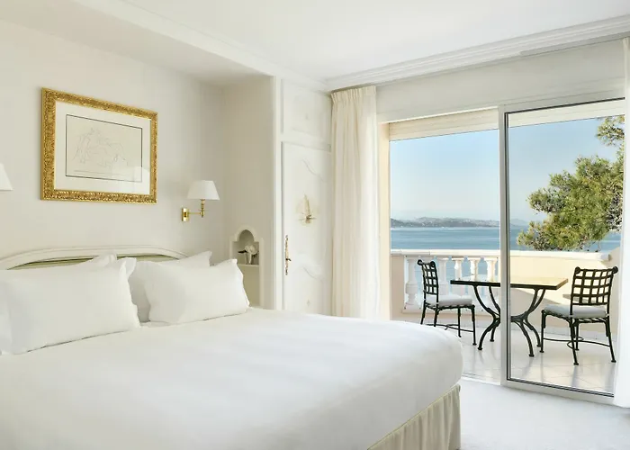 La De La Pinede سان تروبيه