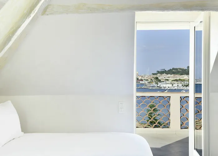 La De La Pinede Hotel 5*