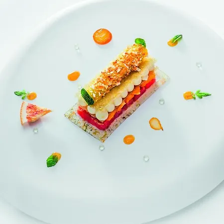 Hotel La De La Pinede 5*