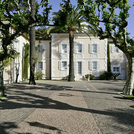 La De La Pinede 5*