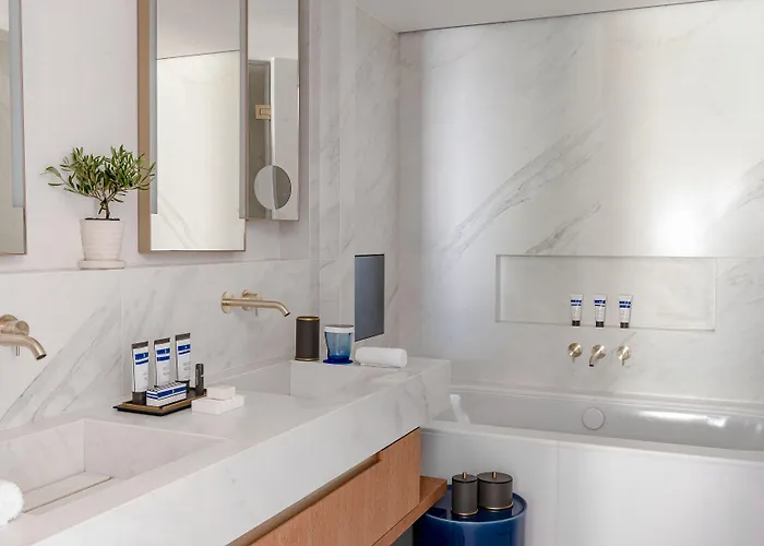 La De La Pinede Готель Сен-Тропе