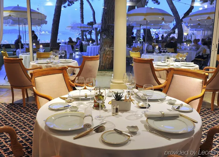 La De La Pinede Hotel